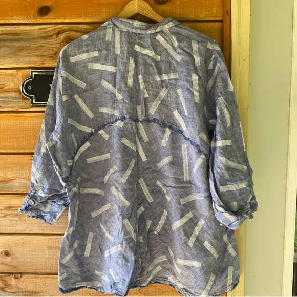 John Mark Linen Blouse - Picture 2 of 5